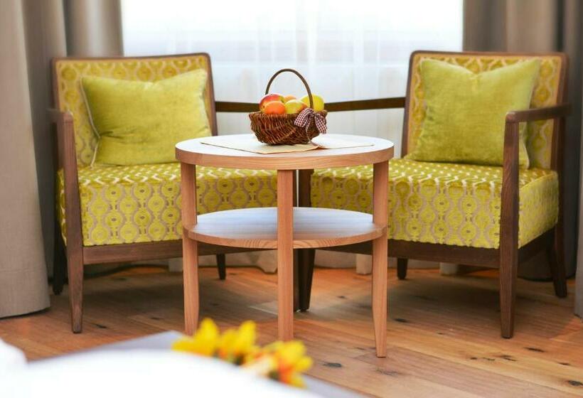 חדר משפחתי, Family Hotel Posta