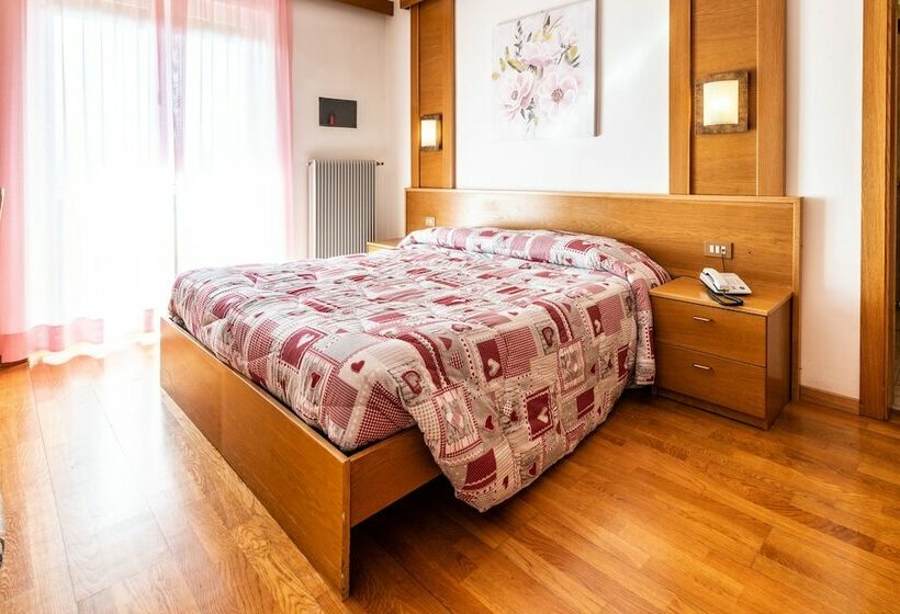 חדר סטנדרט, Albergo Bucaneve