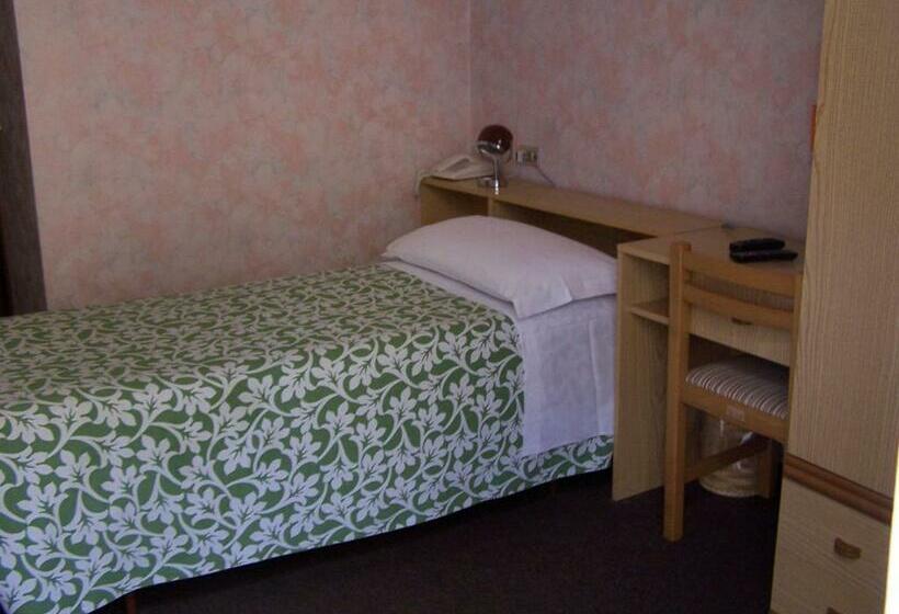 اتاق استاندارد یک نفره, Albergo Corona