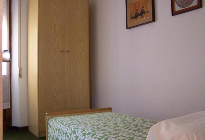 اتاق استاندارد یک نفره, Albergo Corona