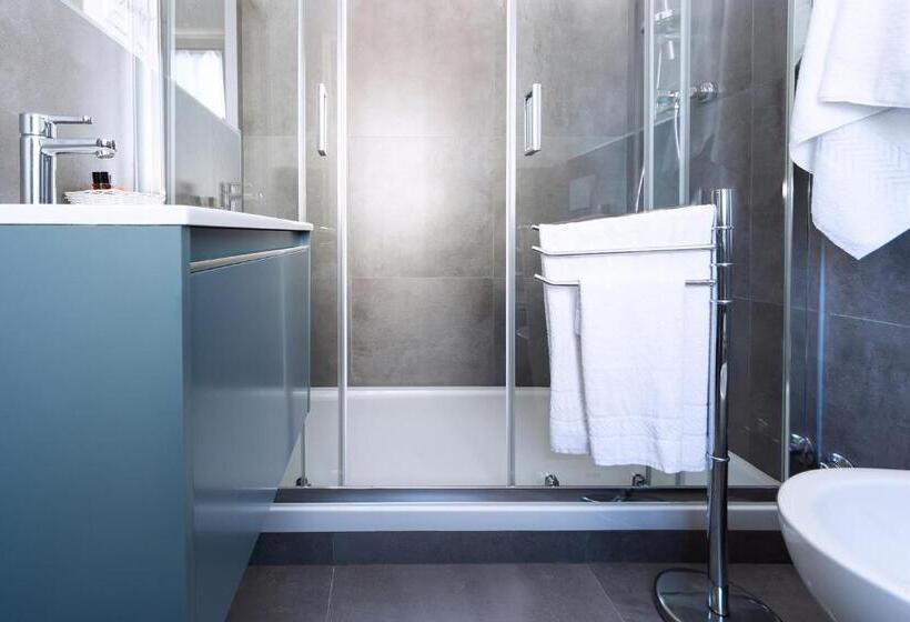 Номер Deluxe, Aurora