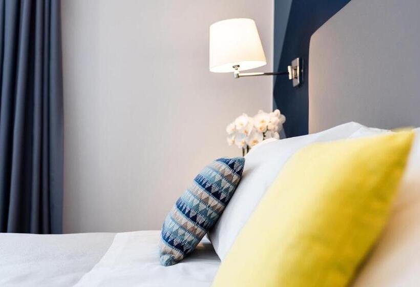 Номер Deluxe, Aurora