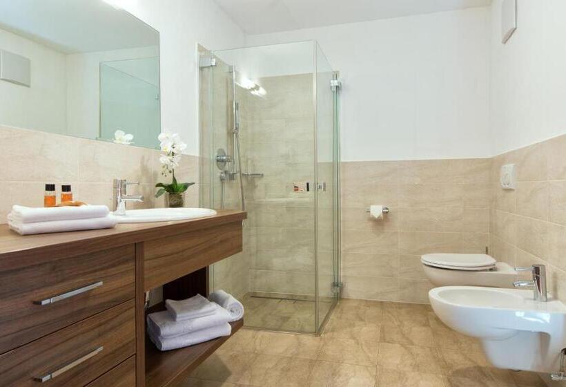 Апартаменты 1 Спальня Вид на Сад, Garni Sunela