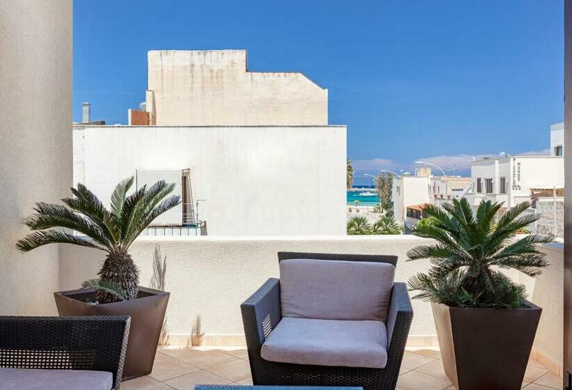 جناح جونيور مطلّ علي البحر, Ghibli