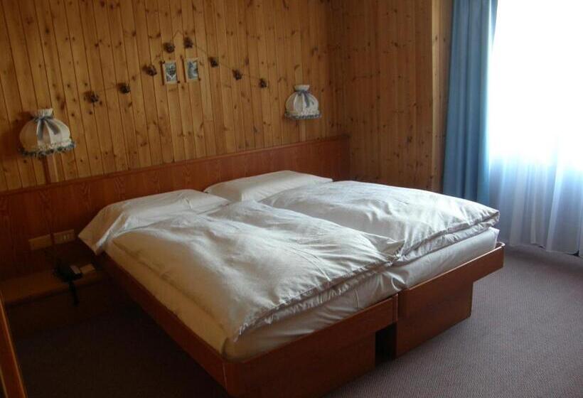 غرفة قياسية مزوَّدة بشُرفة, Gran Baita