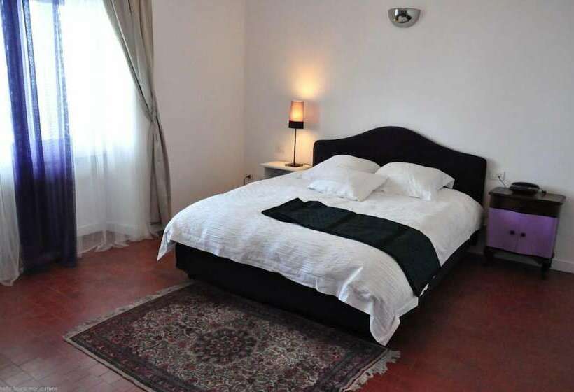 Номер Стандарт Вид на Озеро, Il Caminetto Montefiascone