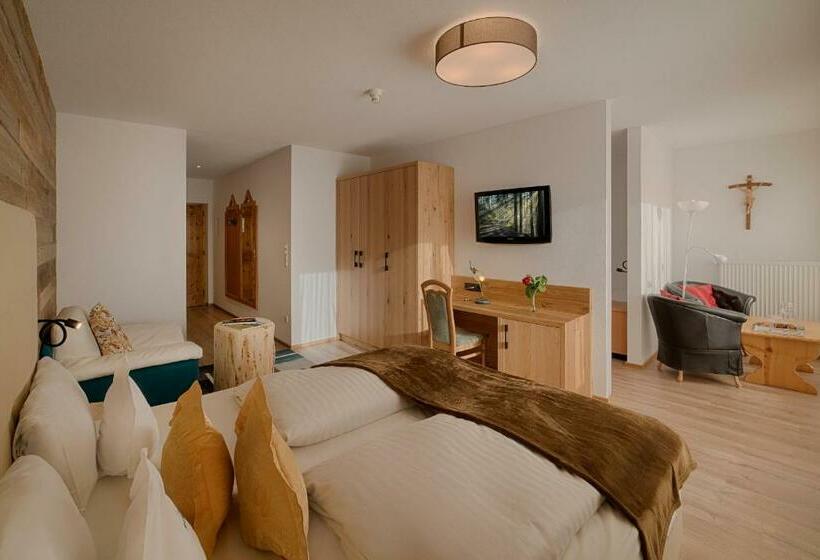 Family Suite, Kristall