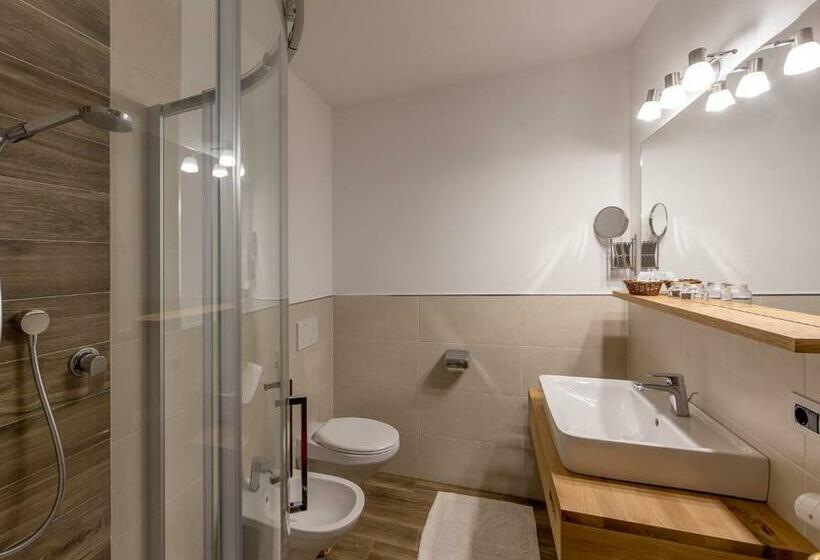 חדר קומפורט, Kristall