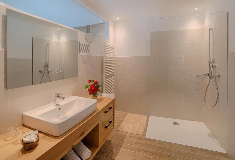 סוויטה נוף להרים, Kristall