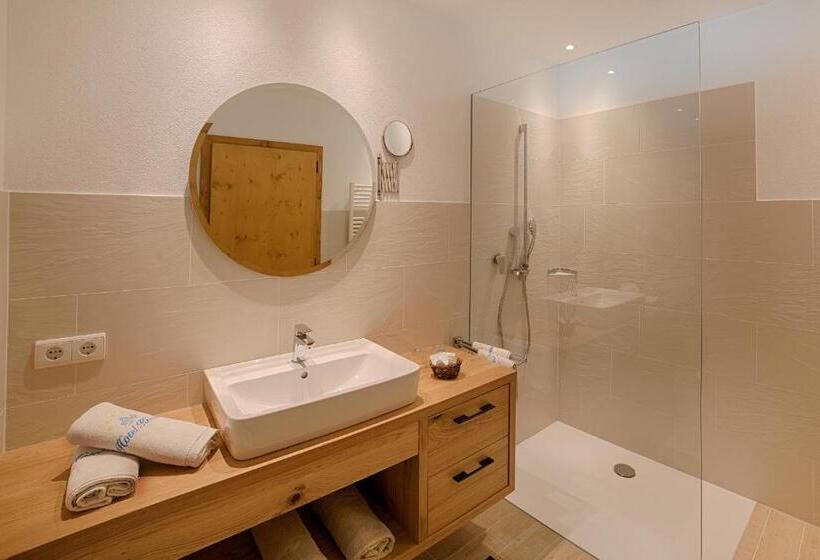 סוויטה נוף להרים, Kristall