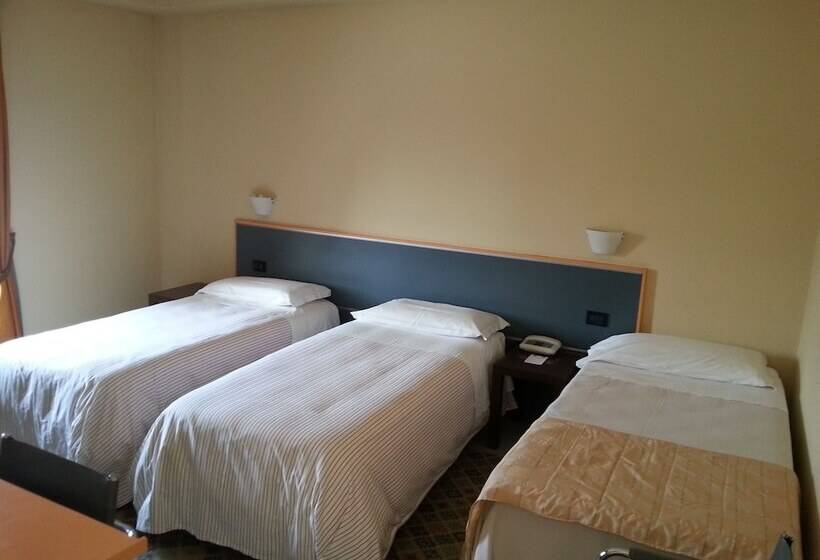 غرفة قياسية ثلاثية, La Bettola