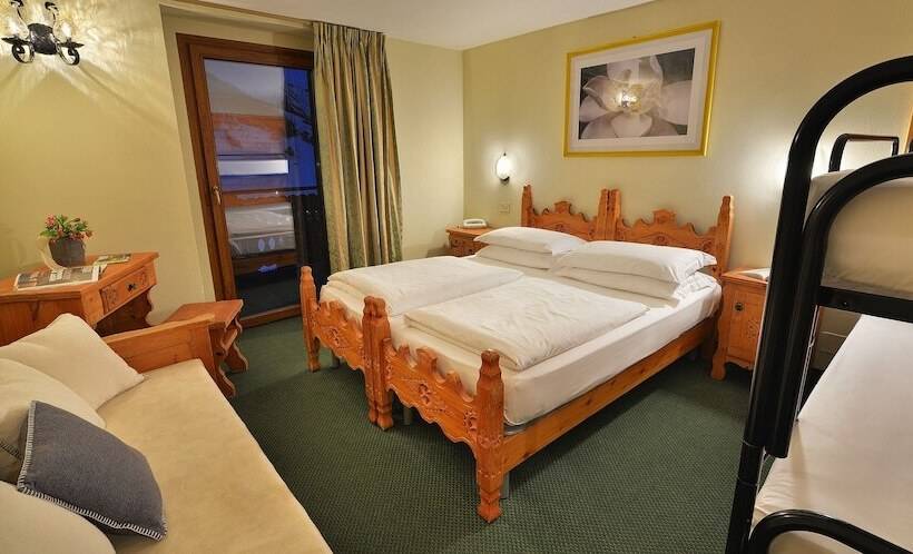 غرفة قياسية رباعية, Loredana