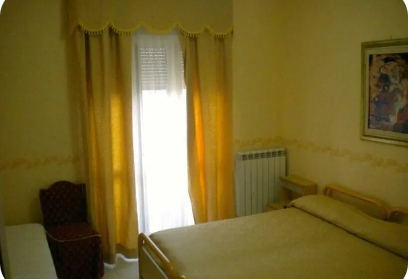 Standard Kolmen Hengen Huone, L'ulivo