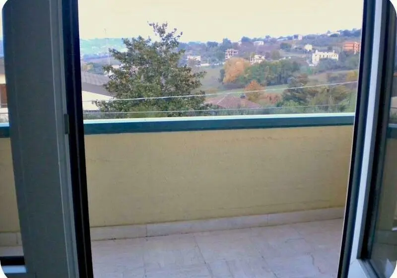 Standard Kolmen Hengen Huone, L'ulivo