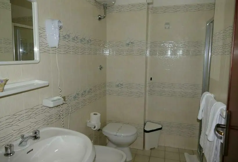 Standard Kolmen Hengen Huone, L'ulivo