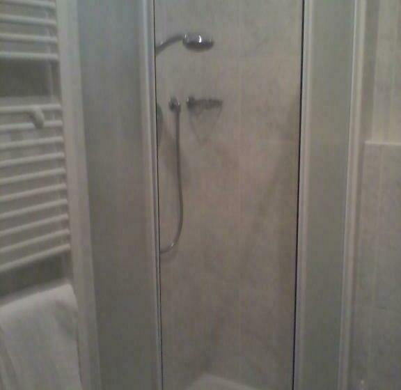 חדר סטנדרט לשלושה, Miravalle 2000