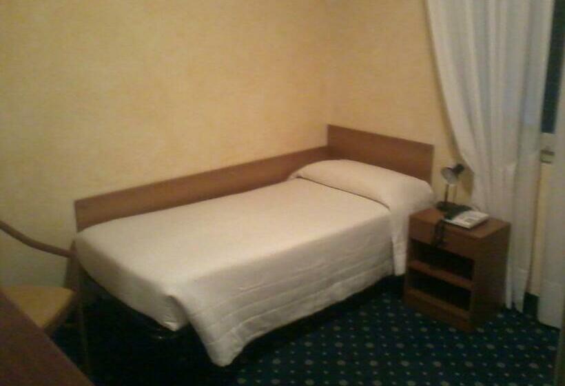 חדר סטנדרט יחיד, Miravalle 2000