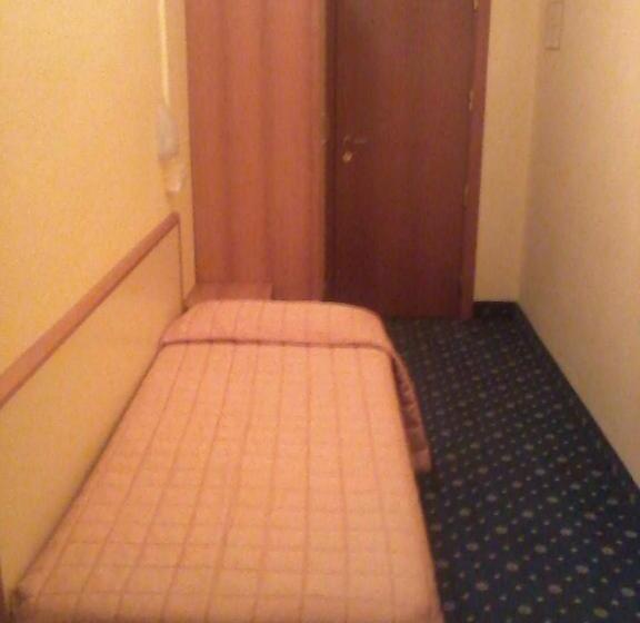 חדר סטנדרט לארבעה, Miravalle 2000