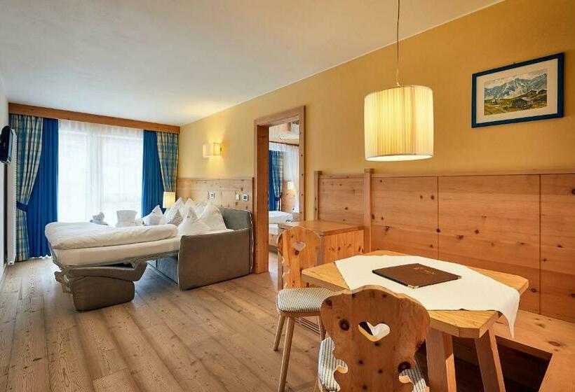 جناح جونيور, Mountain Hotel Mezdì