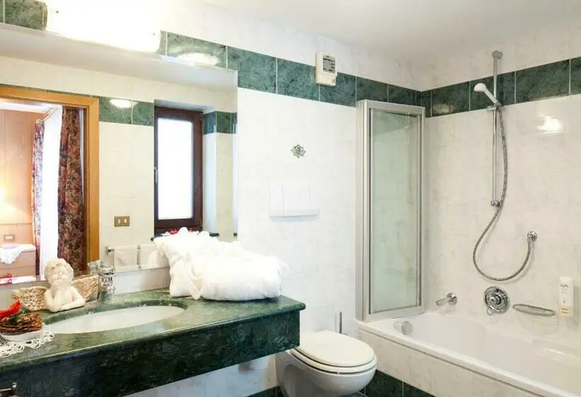 Standard Kolmen Hengen Huone, Mountain Hotel Mezdì