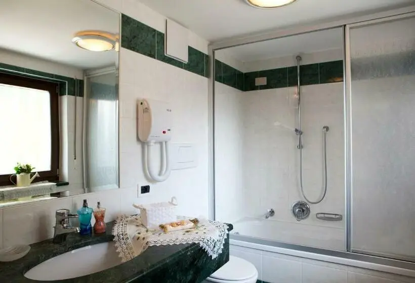 Standard Kolmen Hengen Huone, Mountain Hotel Mezdì