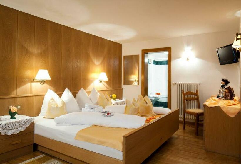 غرفة قياسية ثلاثية, Mountain Hotel Mezdì