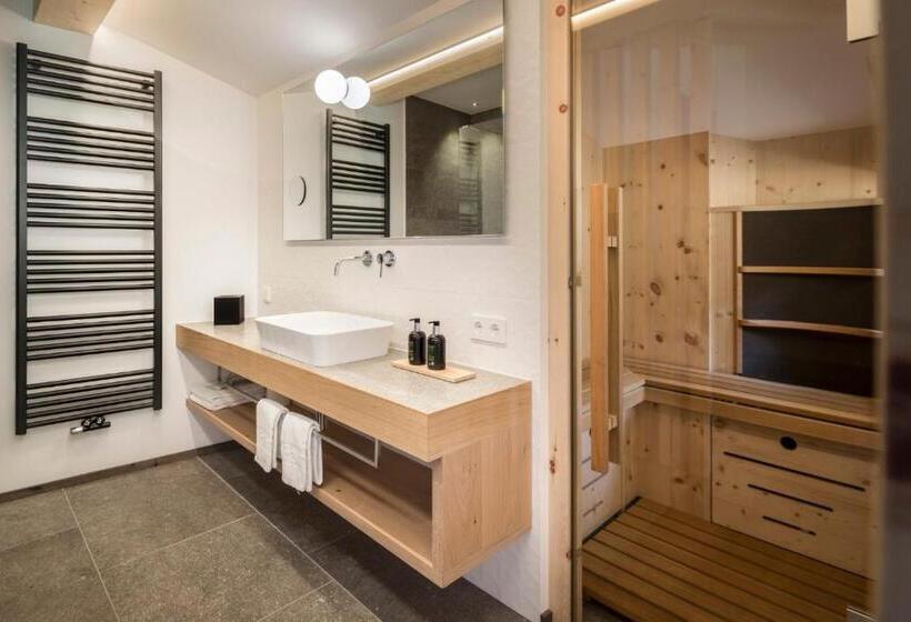 スタンダードスタジオ, Pra Palmer The Green B&b