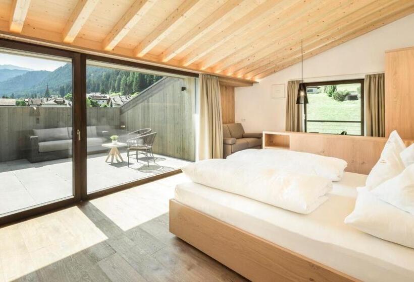 スタンダードスタジオ, Pra Palmer The Green B&b