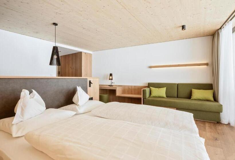 Студия Стандарт, Pra Palmer The Green B&b