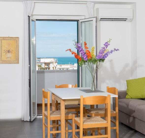 استودیو خانوادگی, Svevo Sea House