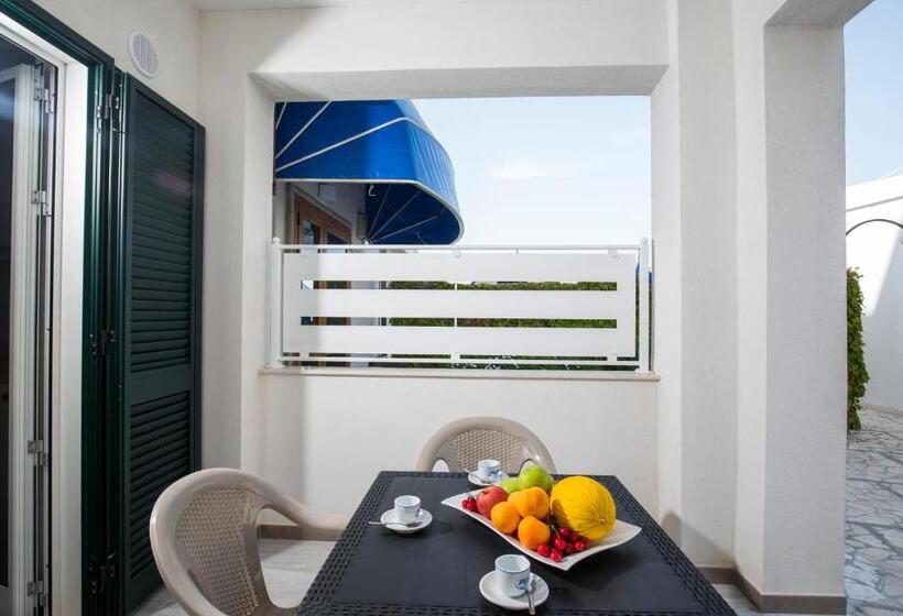 Семейное Студио, Svevo Sea House