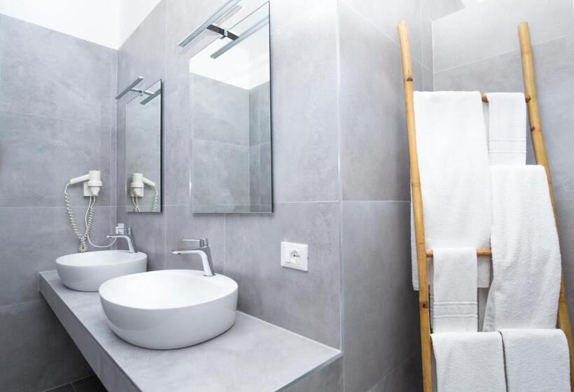 استودیو خانوادگی, Svevo Sea House