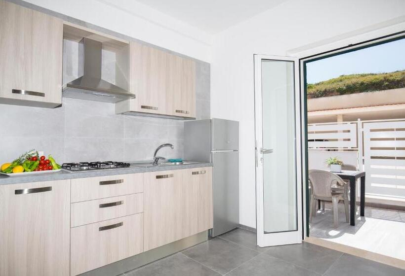 استودیو خانوادگی, Svevo Sea House