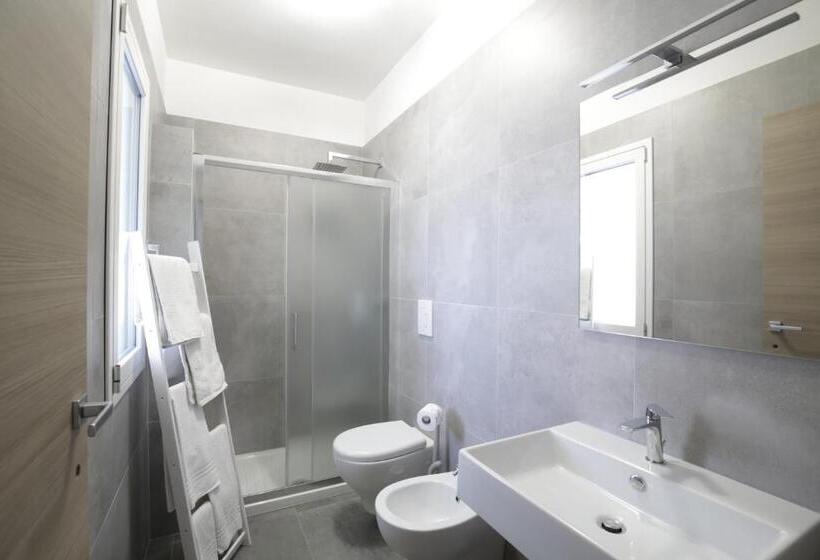 استودیو خانوادگی, Svevo Sea House