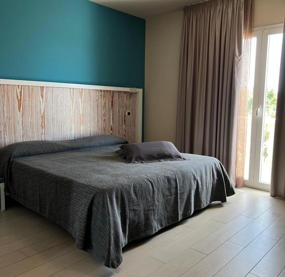 스탠다드 발코니 룸 측면 바다 전망, Tabù