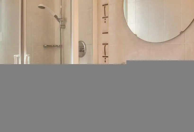 Standard Yhden Hengen Huone, Theiner