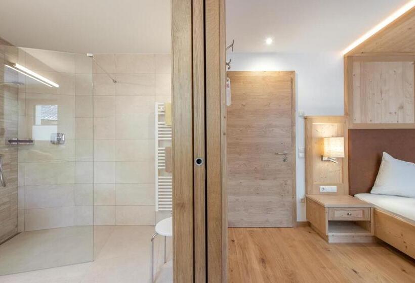 Номер Стандарт, Theiner