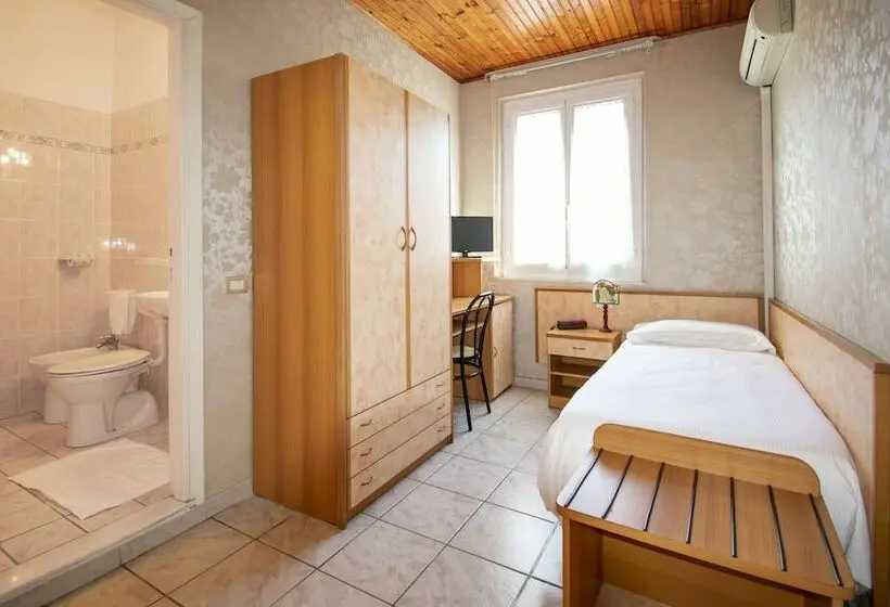 Standard Yhden Hengen Huone, Villa Giada