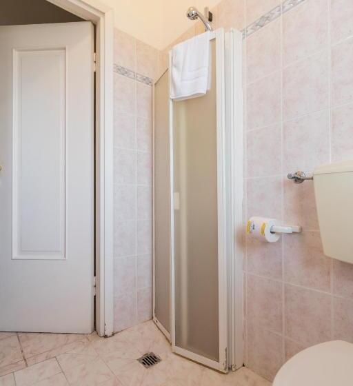 이코노미 룸, Villa Giada