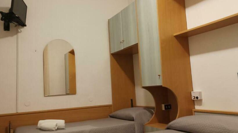 Camera Tripla Standard, Villa Lavinia
