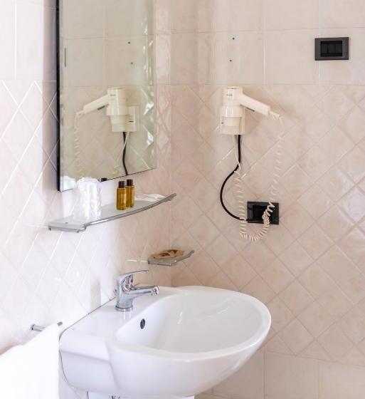 غرفة عائلية, Villa Maria