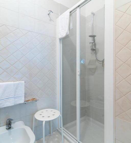 غرفة عائلية, Villa Maria