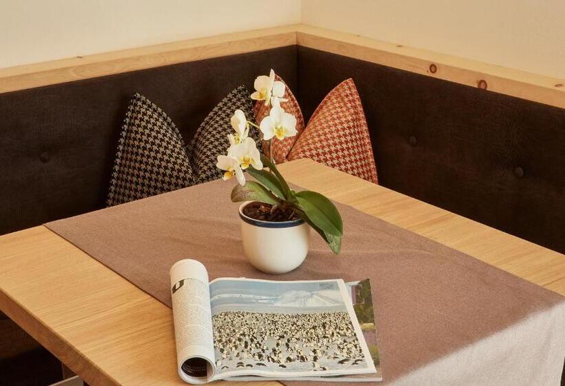 غرفة كومفورت, Mountain Hotel Mezdì