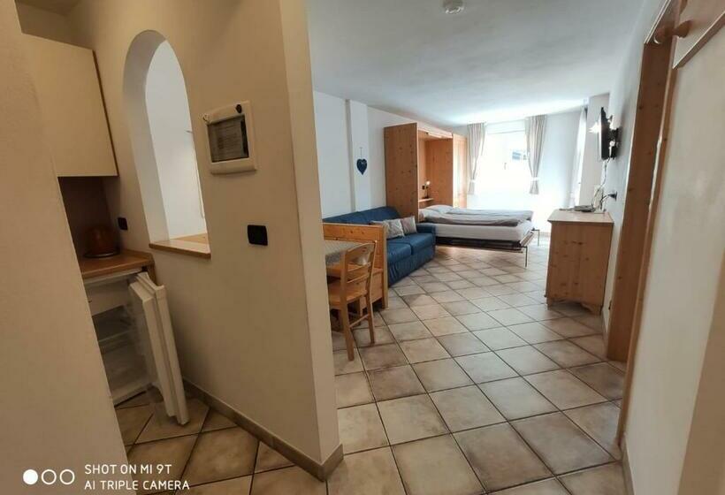 דירת חדר, Residence Montebel