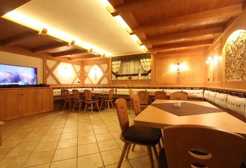 带1个卧室的带阳台的公寓, Residence Montebel