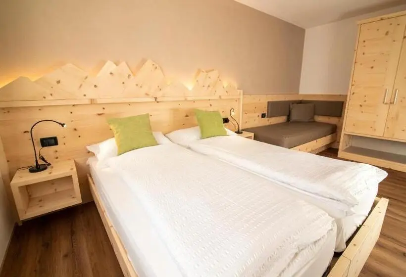 Superior-perhehuone, Residence Montebel