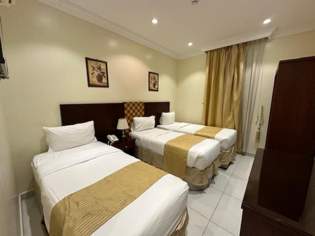 Номер Стандарт Трехместный, فندق ســــــدرا العزيزية 2