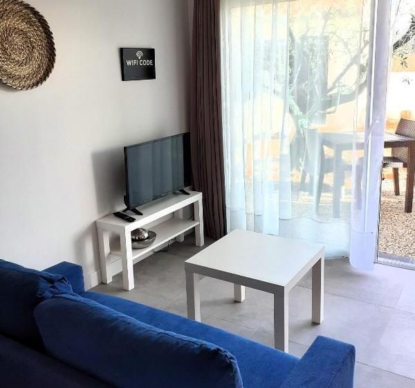 Номер Стандарт Вид на Бассейн, Chambre D Hôtes Le Petit Valadas à 7km D Uzes