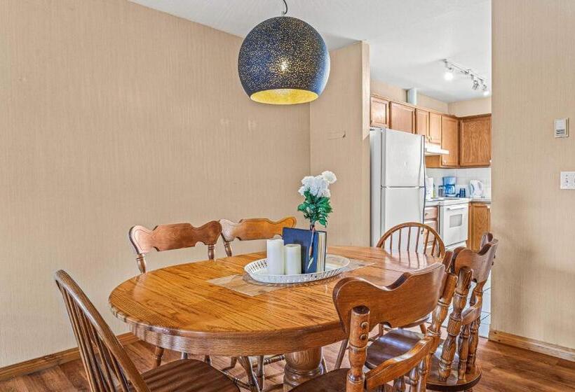 Quarto Familiar, Bow Valley Chalets Entire 2 Bedrooms Townhouse