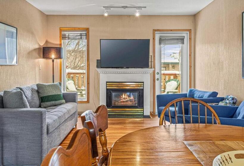 Quarto Familiar, Bow Valley Chalets Entire 2 Bedrooms Townhouse